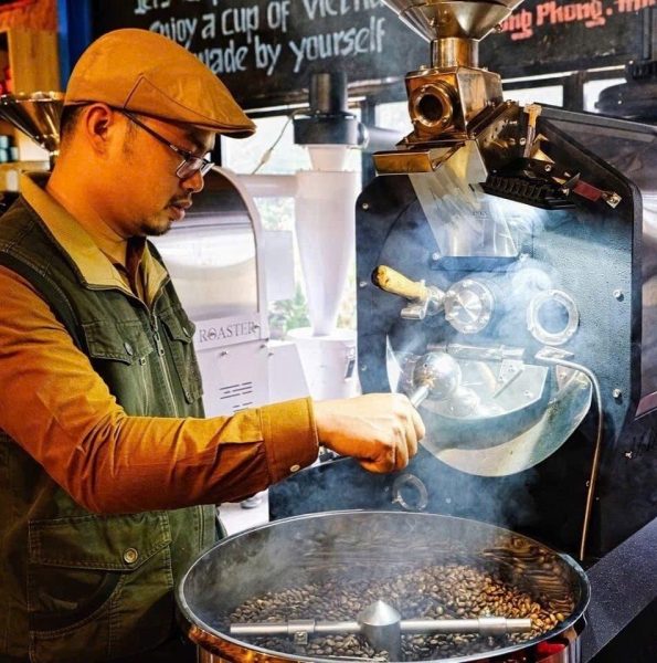 Vietnamese coffee roasting process and roasted coffee beans