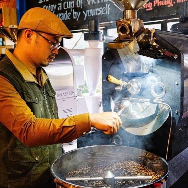Vietnamese coffee roasting process and roasted coffee beans