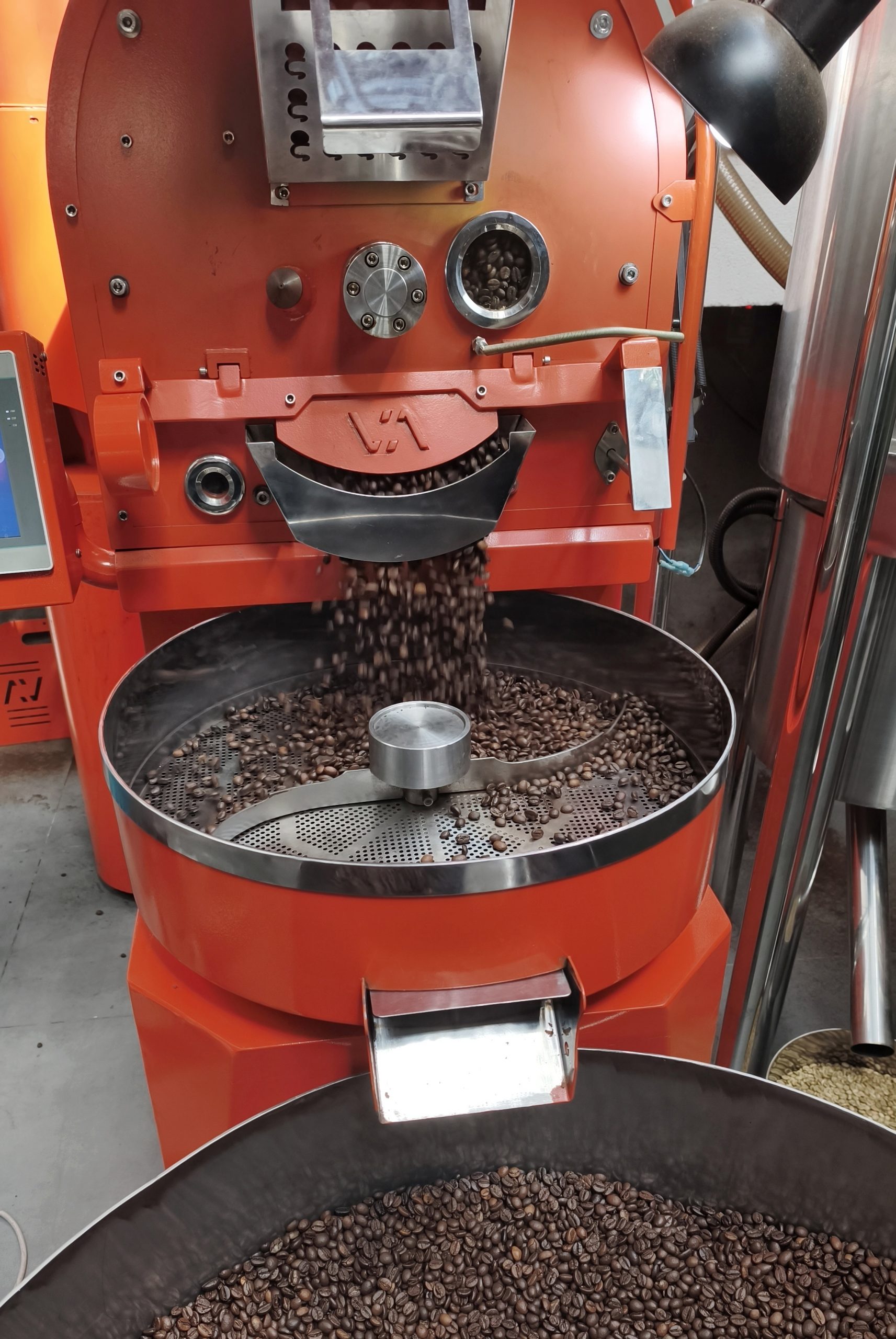 Gas coffee roaster with adjustable heat and temperature control