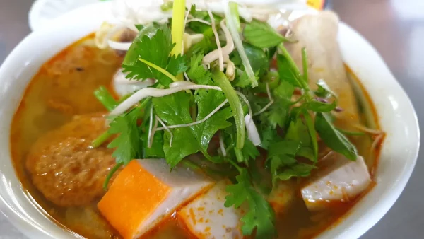Vietnamese rice vermicelli bowl with steamed pork patties, fresh herbs and bean sprouts in Hoi An