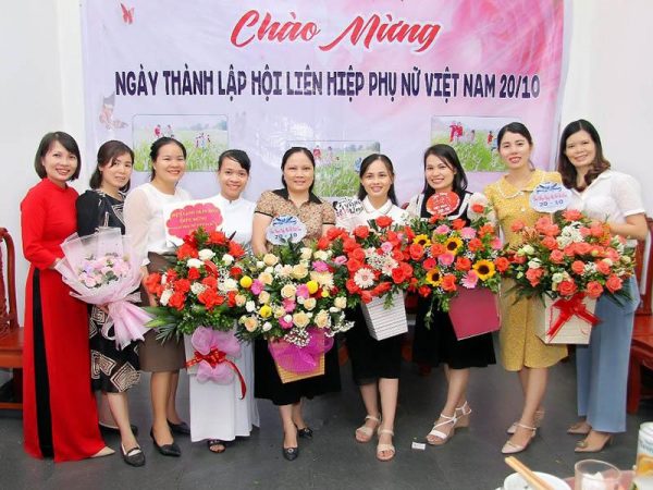 Vietnamese women celebrating October 20 Vietnamese Women's Day